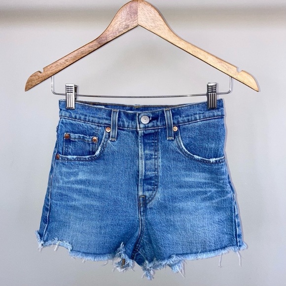 Aritzia Levi’s Ribcage shorts. 💙 - Picture 1 of 5